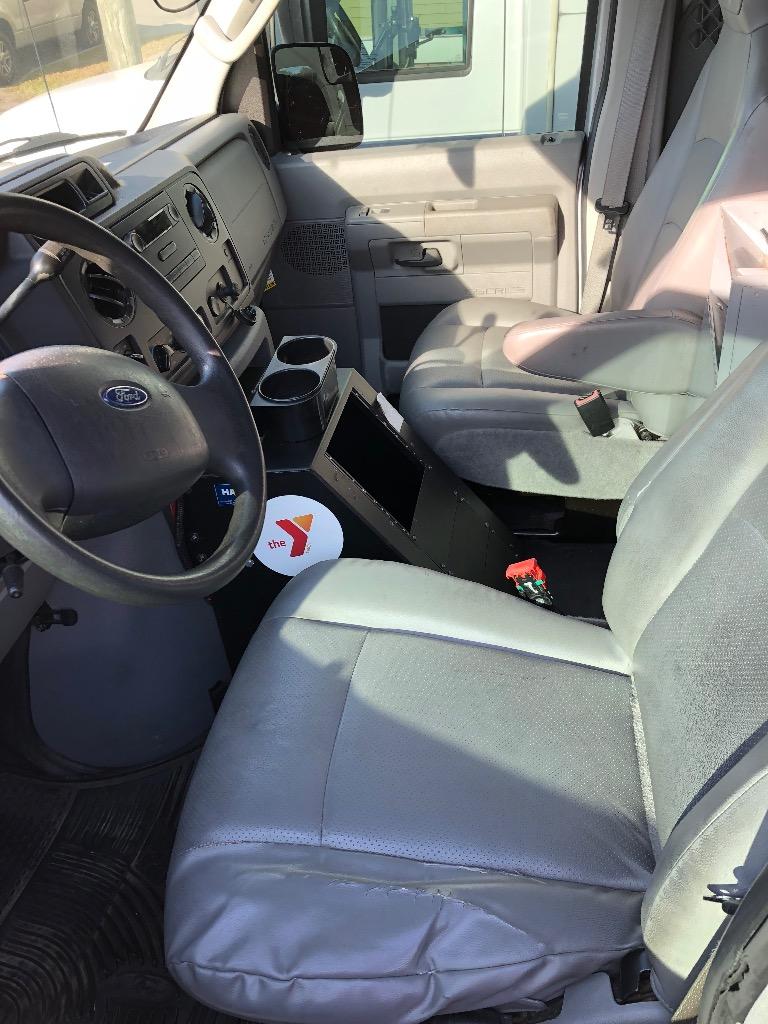 2011 Ford E-Series Econoline Van Commercial's photo